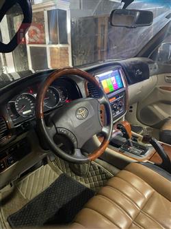 تۆیۆتا لاند کروزەر